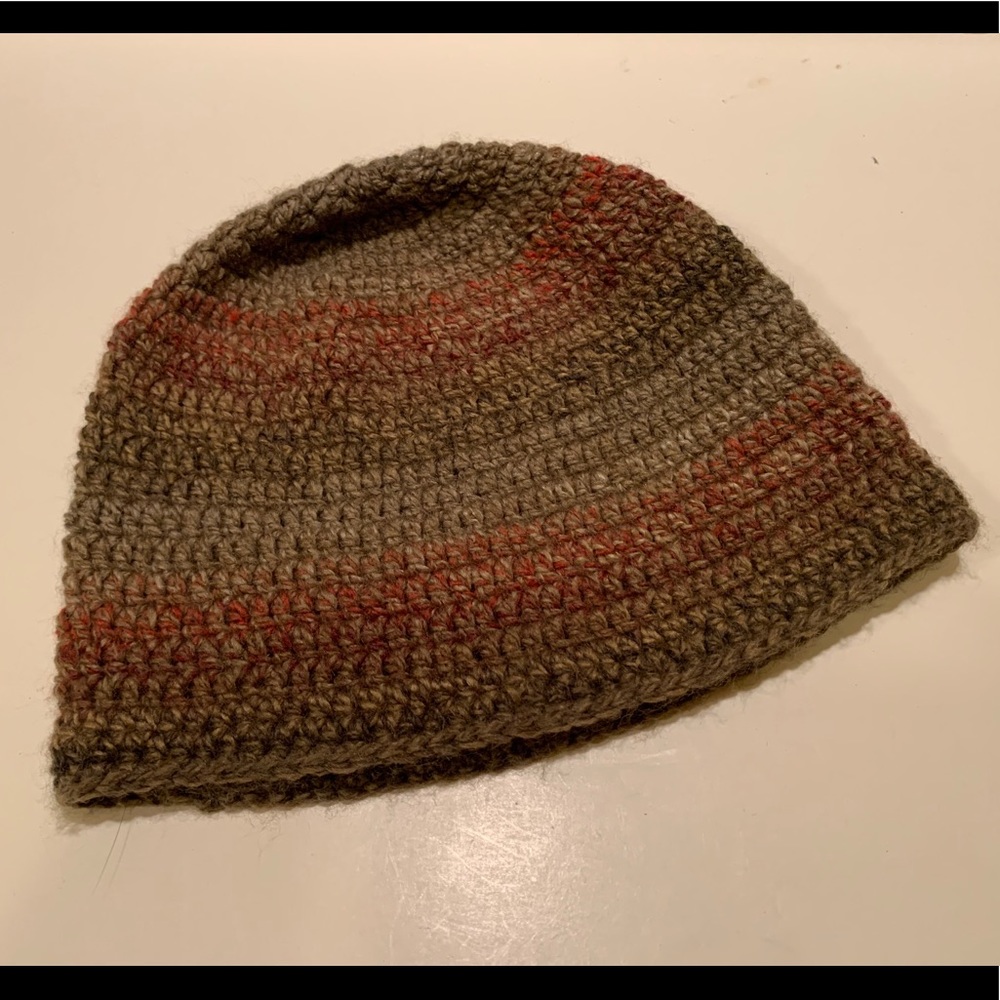 KID’S KNITTED HAT.